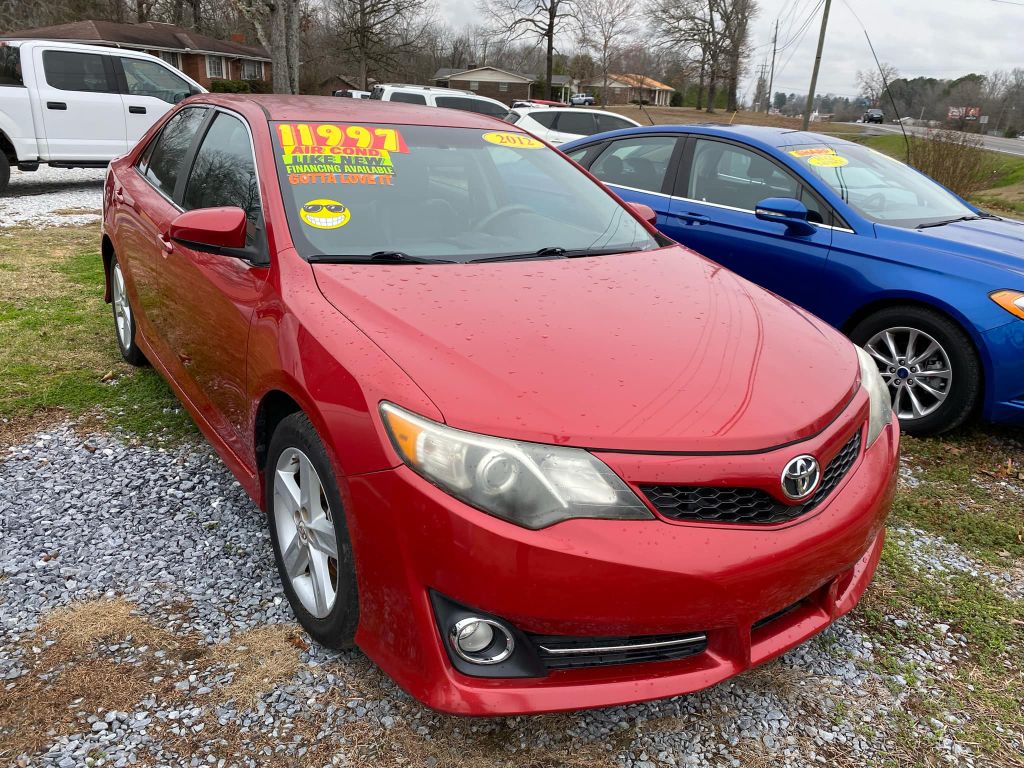 2012 Toyota Camry SE's photo
